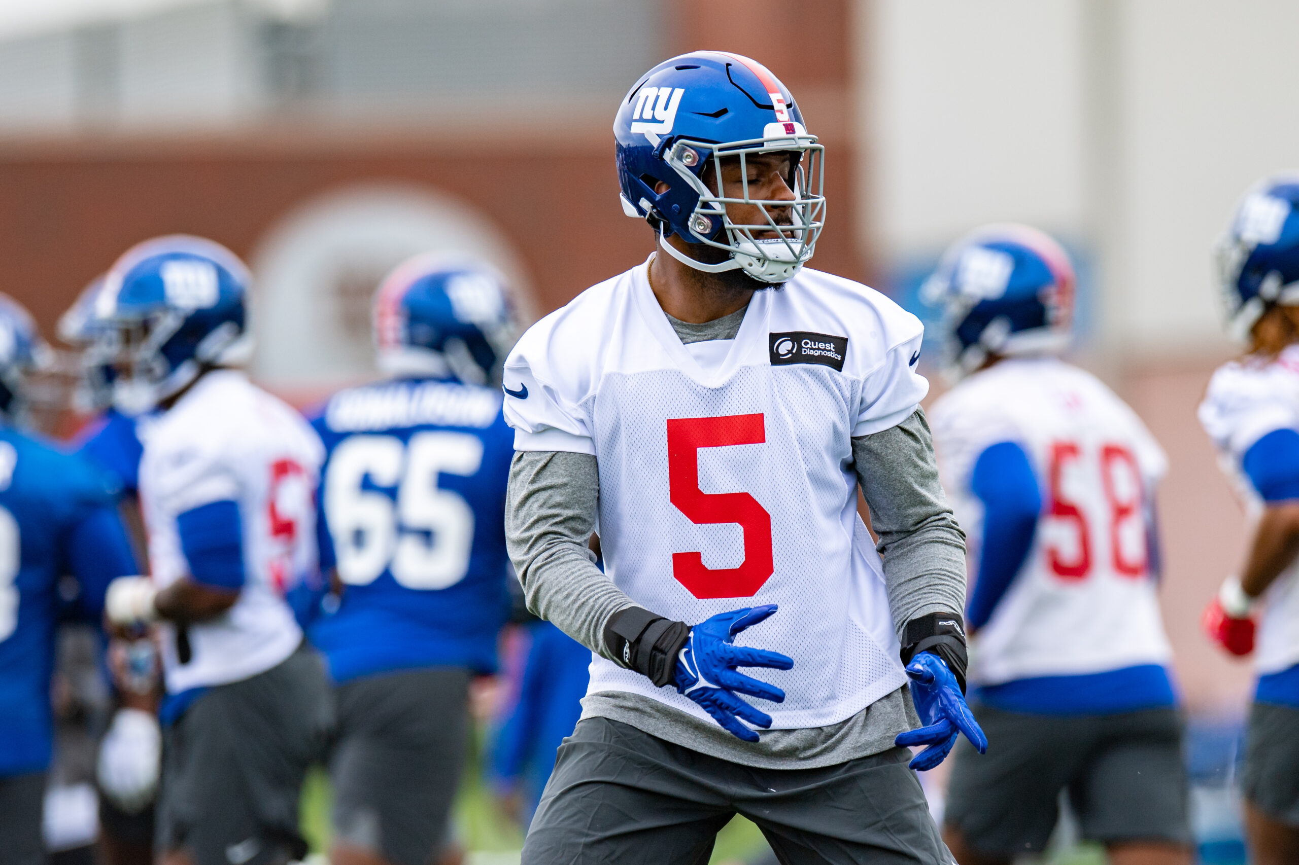 New York Giants linebacker Kayvon Thibodeaux (5)